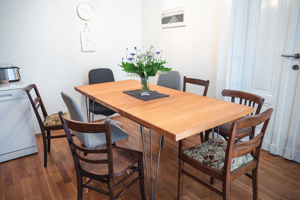 Esstisch BANKETT – Restlos Holz