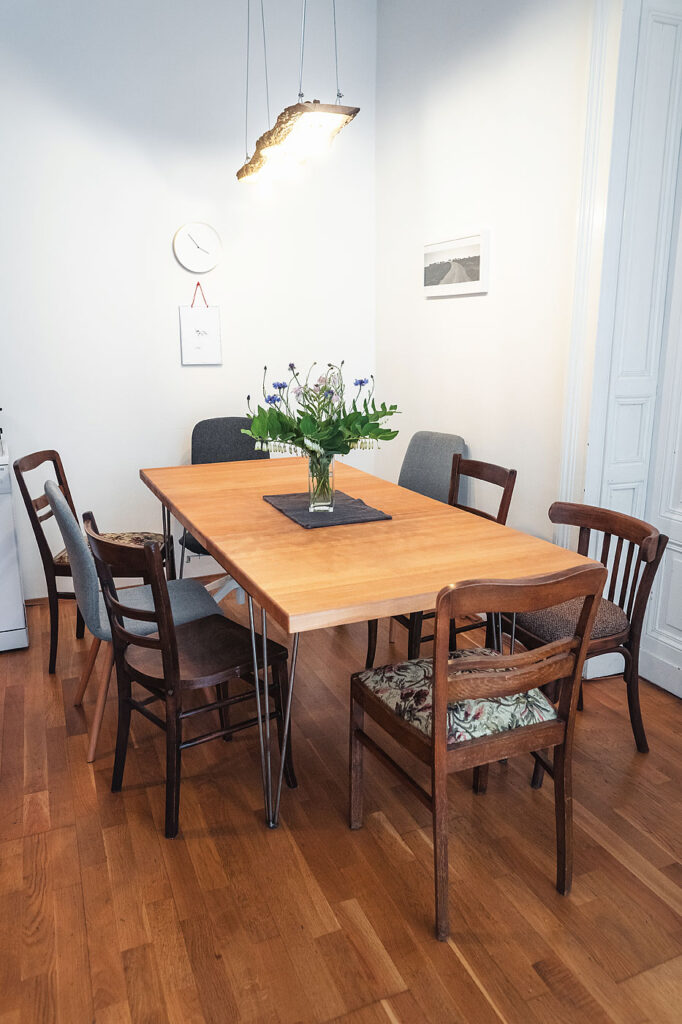 Esstisch BANKETT – Restlos Holz