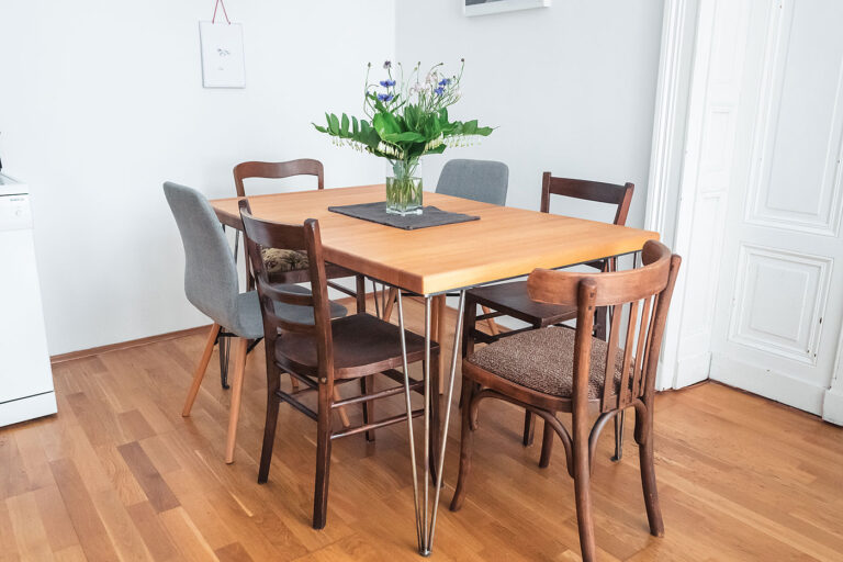 Esstisch BANKETT – Restlos Holz