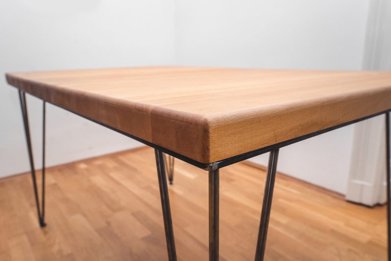 Esstisch BANKETT – Restlos Holz